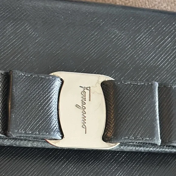 Salvatore Ferragamo Bow Wallet - Picture 5 of 8